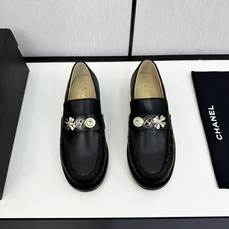 chanel cuir chaussures pour femme s_12367211